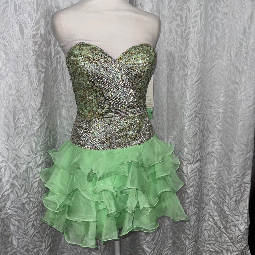 Sherri hill strapless fit to flair ruffle sequence green and silver size 2 dress